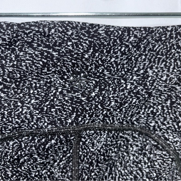 Athleta ultimate stash texture legging - Picture 3 of 6